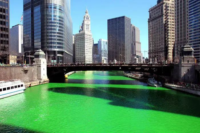 Chicago River goes green for St Patrick's Day