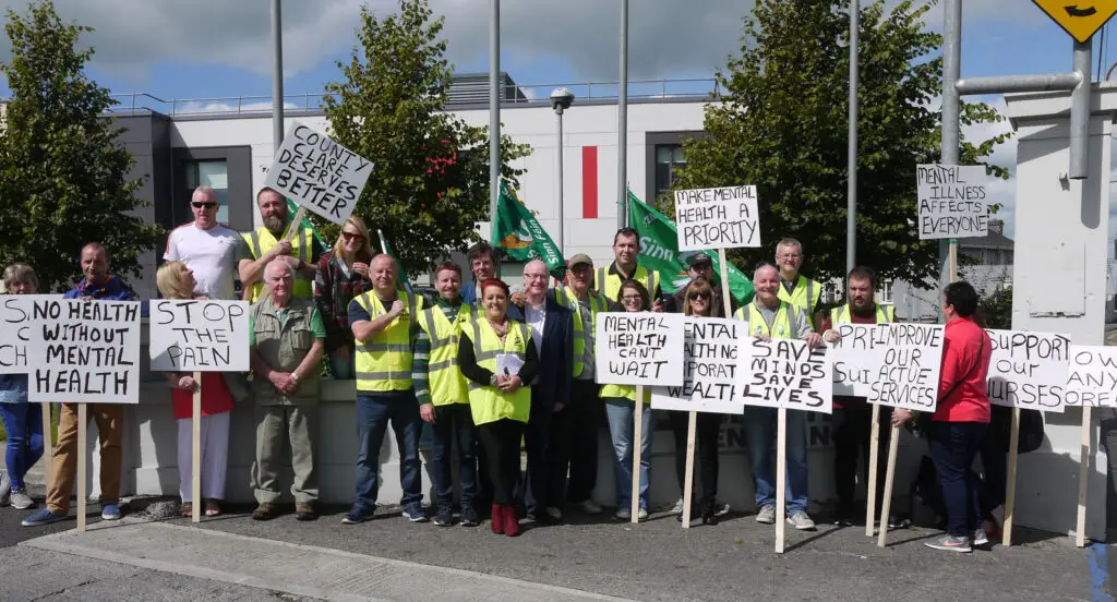 The protest outside Ennis General Hospital on Saturday. Photo courtesy of Peter Flannigan