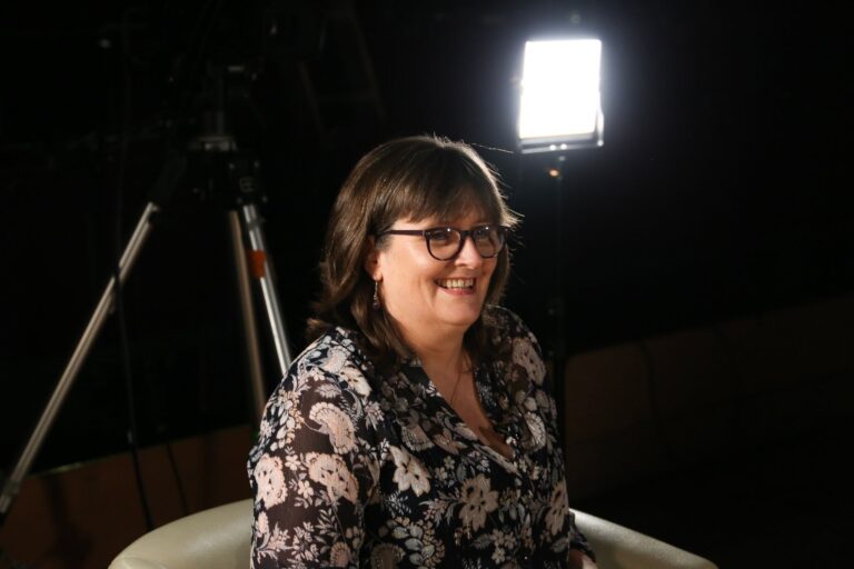 'Folk clubs of our times' new glór series fronted by Paula Carroll