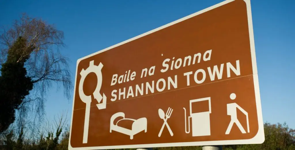 shannon town sign