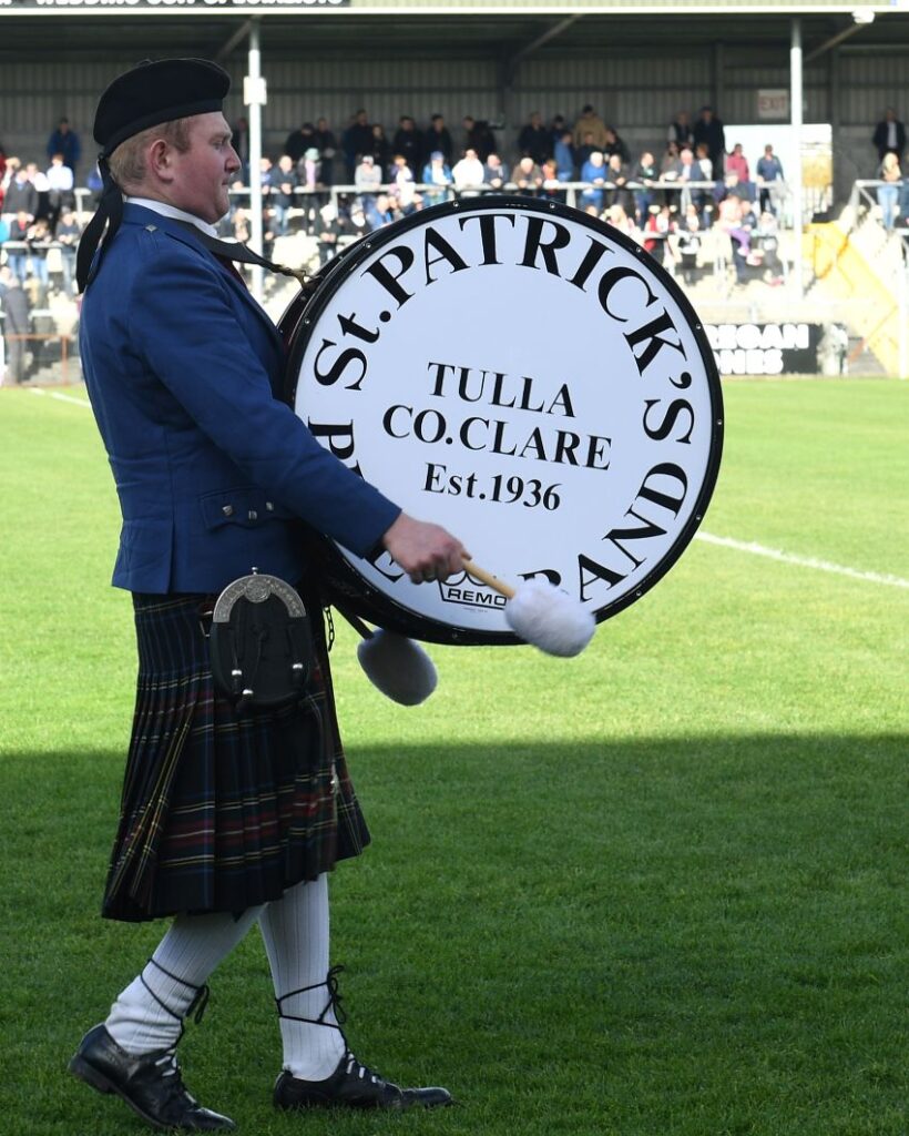 éire óg v ennistymon 30-10-22 63 tulla pipe band