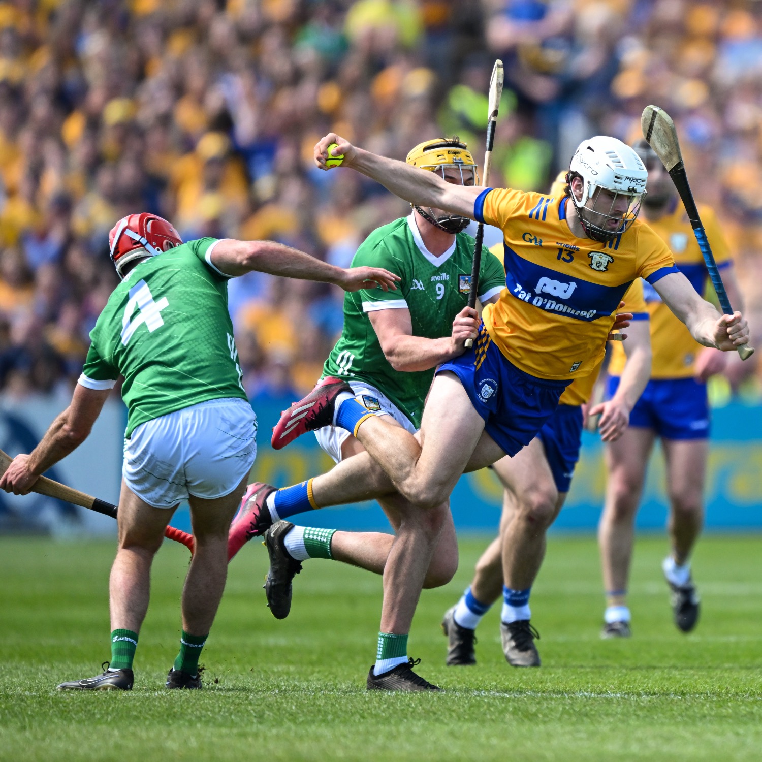 clare v limerick 21-04-24 barry nash aidan mccarthy 1