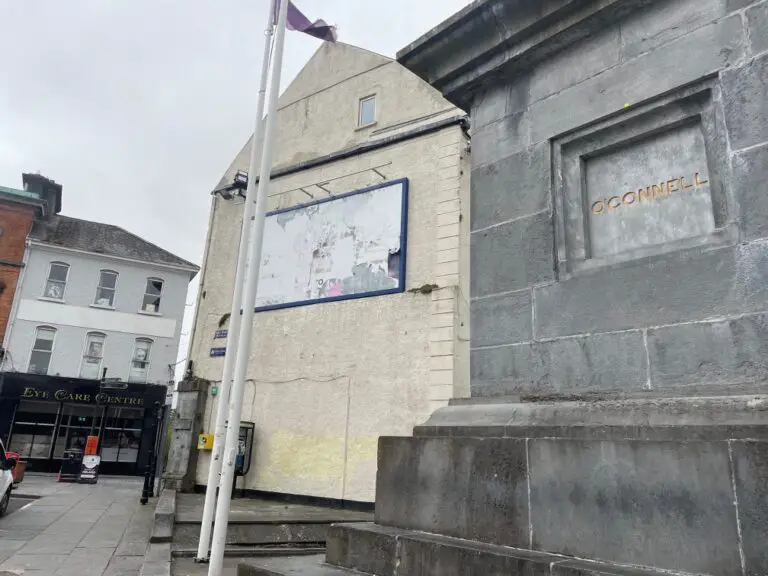 o'connell square billboard ennis 17-04-24 3