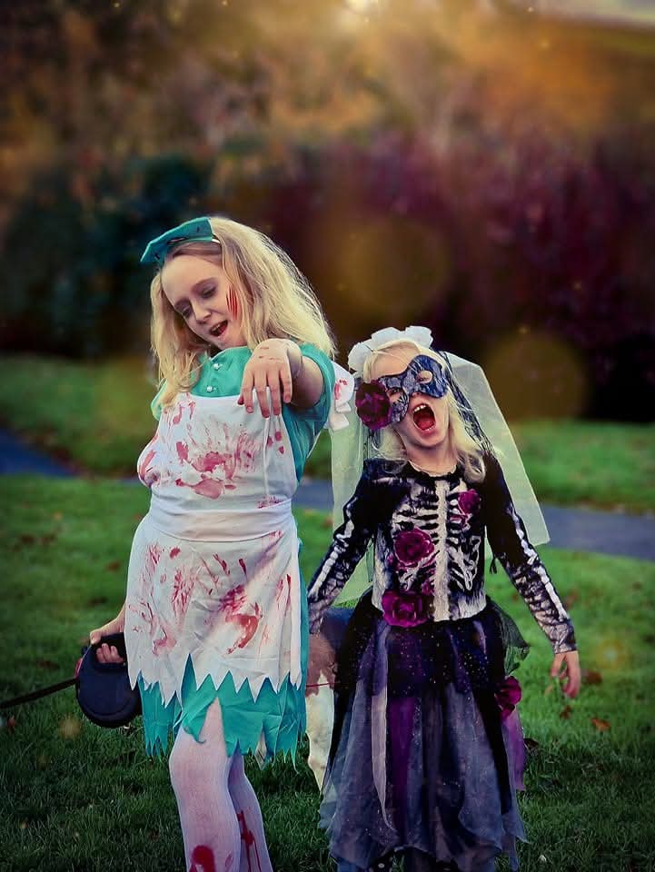 Laura and Amelia from ennis