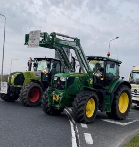tractor protest 07-04-26 1